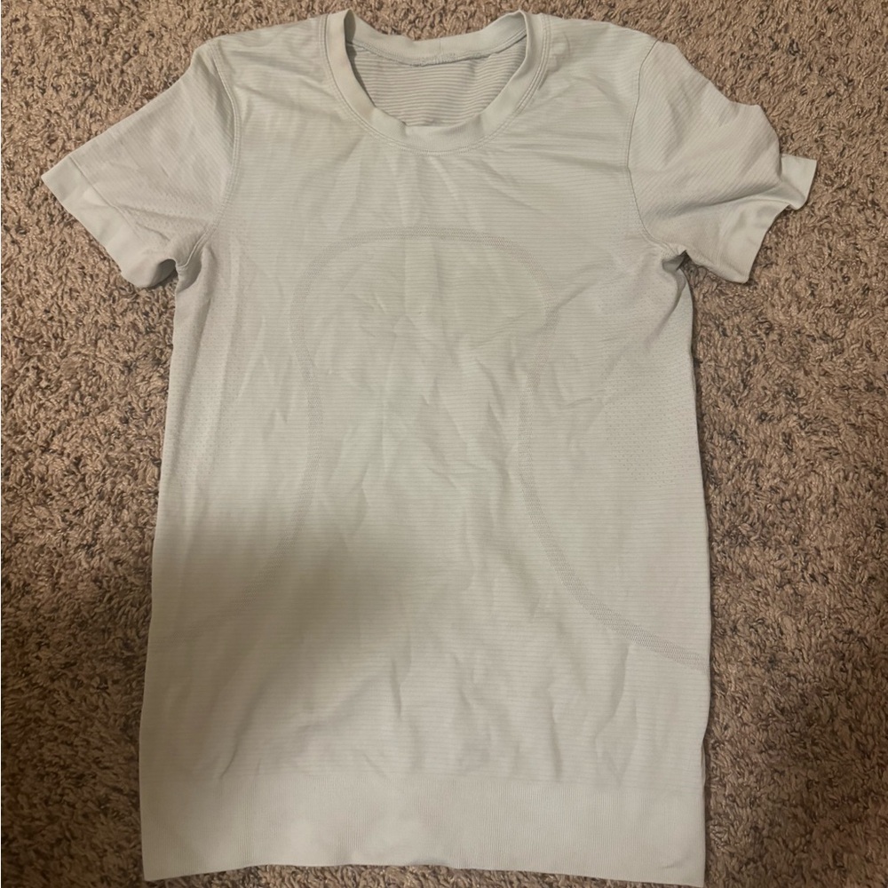 Lululemon Athletica Light Gray Short Sleeve Tee